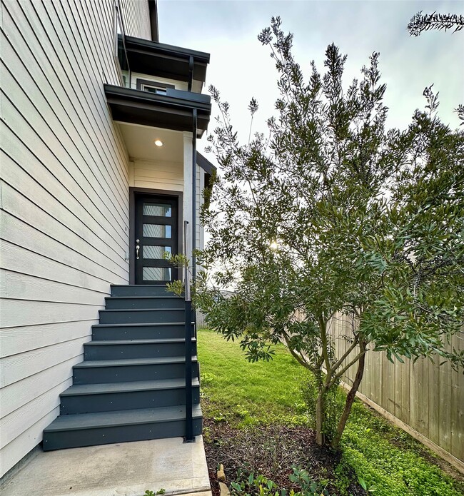 Building Photo - 9442 Starlight Oak Dr