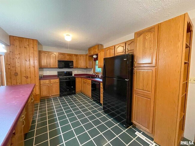 Photo - 2237 Waveland Dr