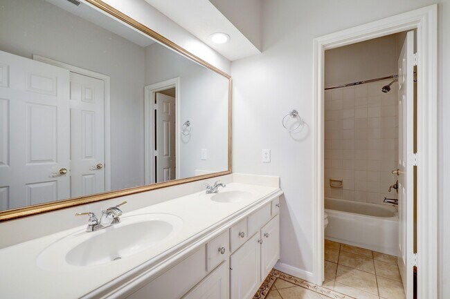 Photo - 14 Greenside Pl