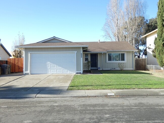 Building Photo - 4 bedroom, 2 bathroom in Suisun City