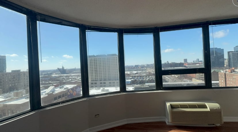 Photo - 1160 S Michigan Ave (Chicago, IL)