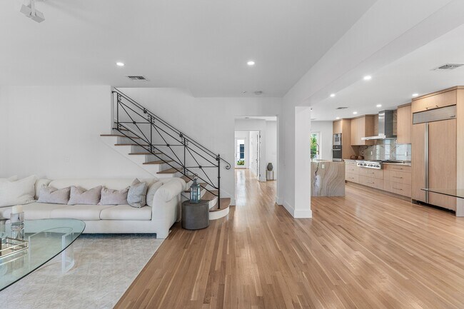 Photo - 306 Cordova Rd