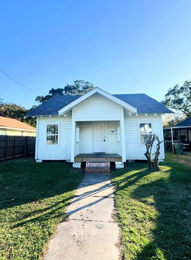 Building Photo - 160 E Elgie St