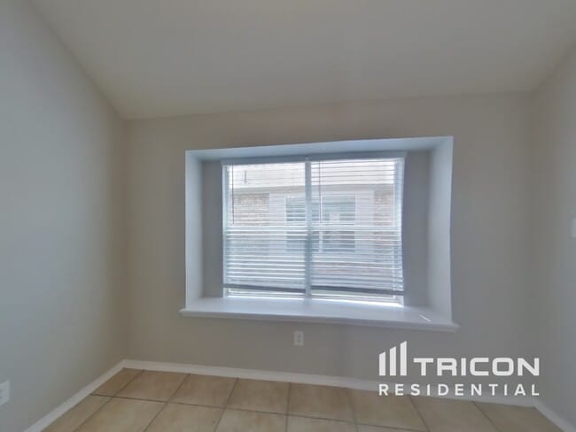 Photo - 2125 Bluebell Dr