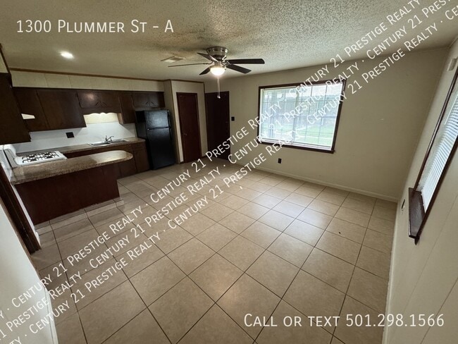 Photo - 1300 Plummer St Unidad A