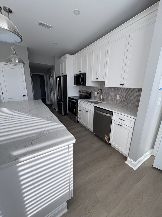 Building Photo - 8 Campbell Ave Unit 201