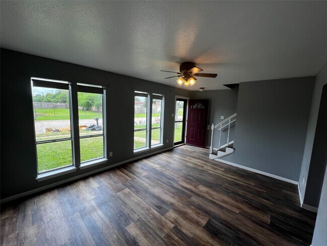 Photo - 8332 Oakhaven Rd