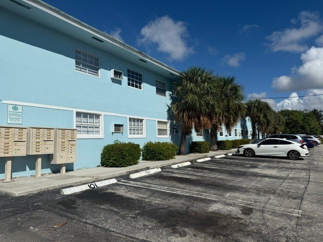Photo - 241 SE 10th Ave Unidad 301L