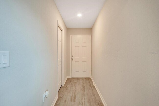 Photo - 4279 Swan St