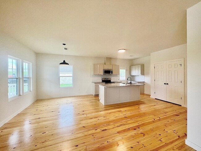 Photo - 228 N Dixie St