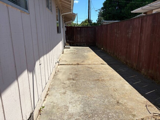 384 NW Dennis Ave