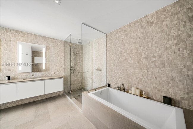 Photo - 88 SW 7th St Unidad 2105