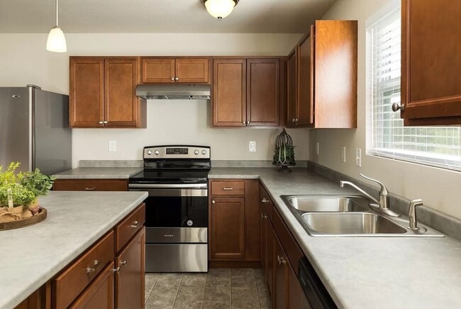 Photo - Large 4 Bedroom Newer Home for Lease