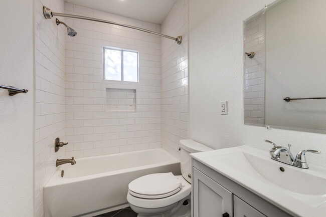 Photo - 5204 Junius St