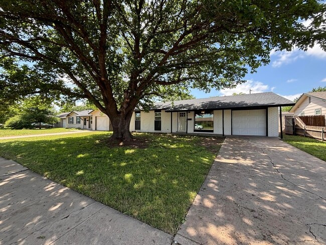 Building Photo - 5102 Benton Dr