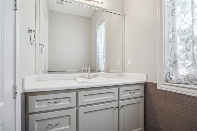 Photo - 4715 Jackson St