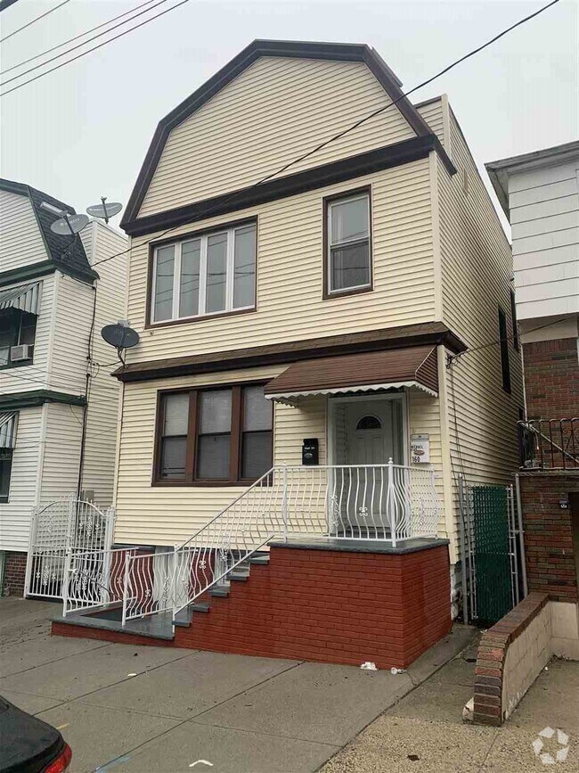 Building Photo - 160 McAdoo Ave Rental