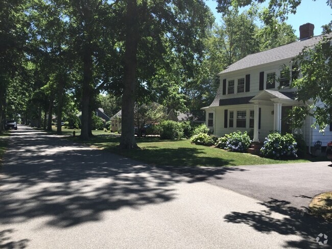 Building Photo - 43 Pin Oak Way Rental