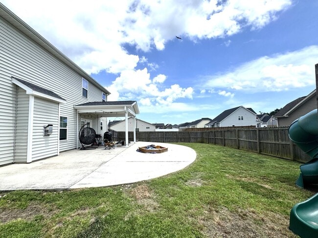Photo - Beautiful Kitchen, Fenced Yard, Community Pool – Welcome Home!