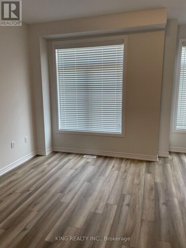 Photo - 290 Equestrian Way