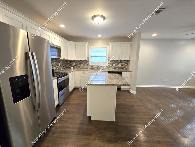 Photo - 713 Church St NW