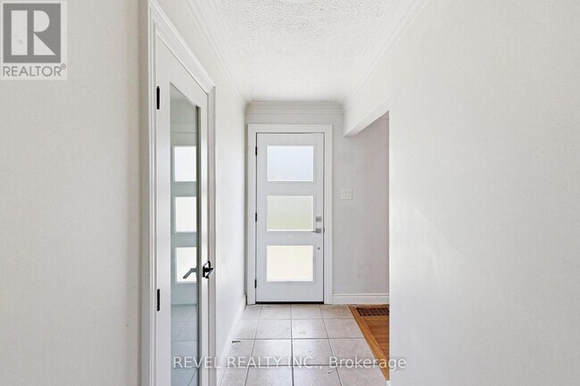 Photo - 990 Harmony Rd N