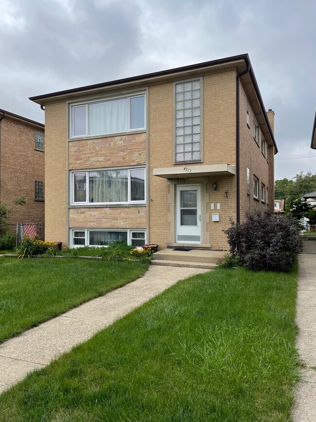 Garden Unit - 6523 N Northwest Hwy Unidad Second Floor