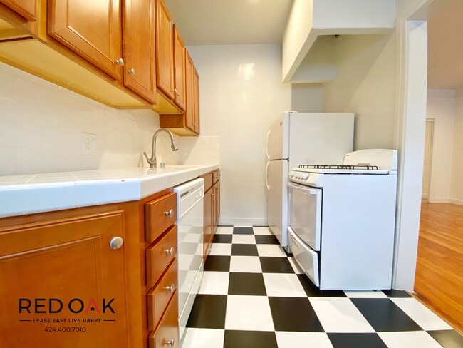 Photo - 1818 Whitley Ave Unidad 106