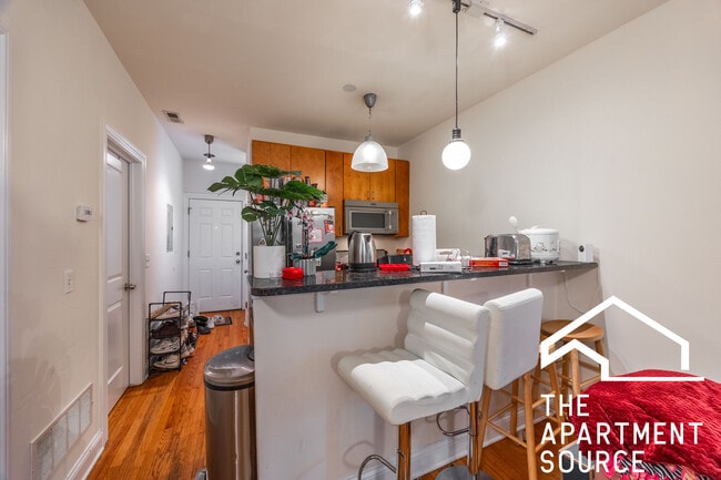 Photo - 1738 W Altgeld St Unidad 2R