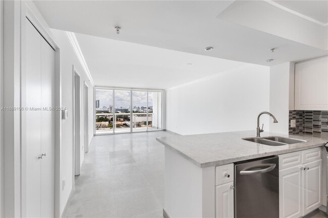Photo - 1800 Sunset Harbour Dr