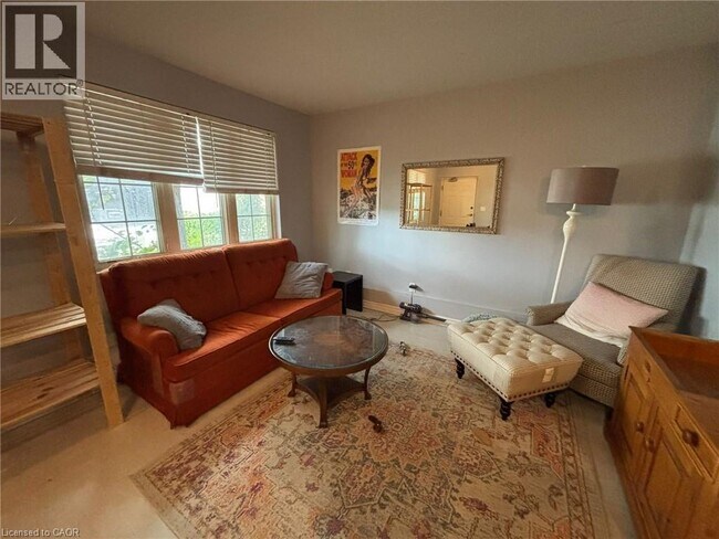 Photo - 124 King St N Unit 3