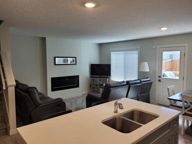Photo - 6411-6177 177 Ave