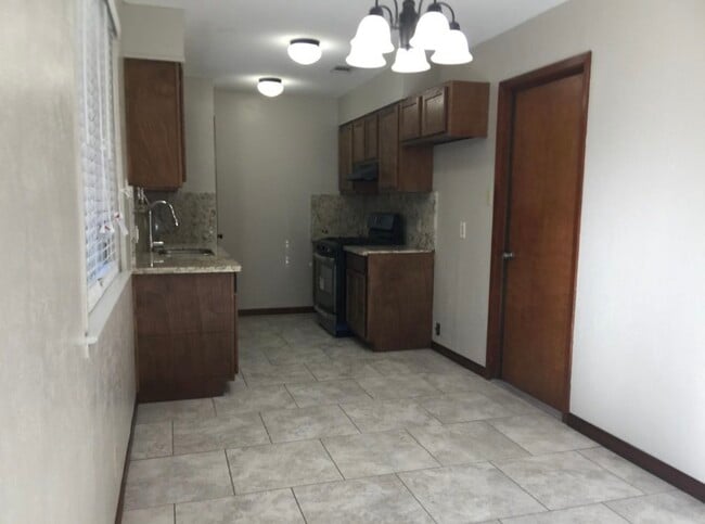 Photo - 320 Avenue F