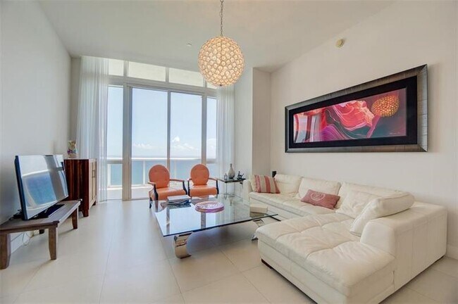 Building Photo - 15901 Collins Ave Unit Ph4303