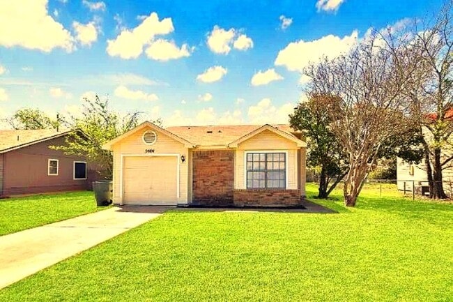 Building Photo - 2604 Woodlands Dr