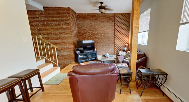 Building Photo - 106 Central St Unit 1 Rental