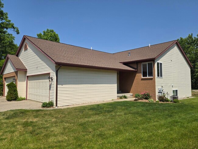 Photo - 1623 Lamberton Lake Dr NE