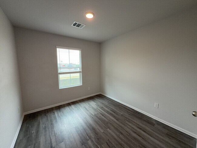 Photo - 505 Hines Ave Unit B