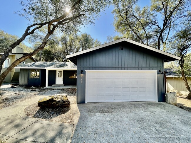 Building Photo - 17675 Foxtail Dr Rental