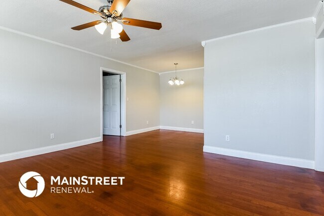 Photo - 6300 Lyons St
