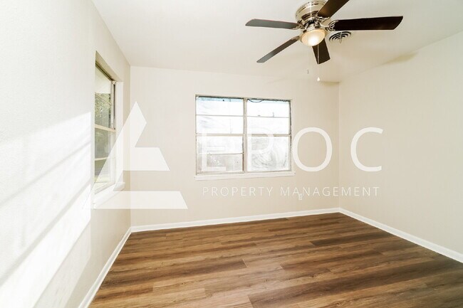 Photo - 504 Meggs St