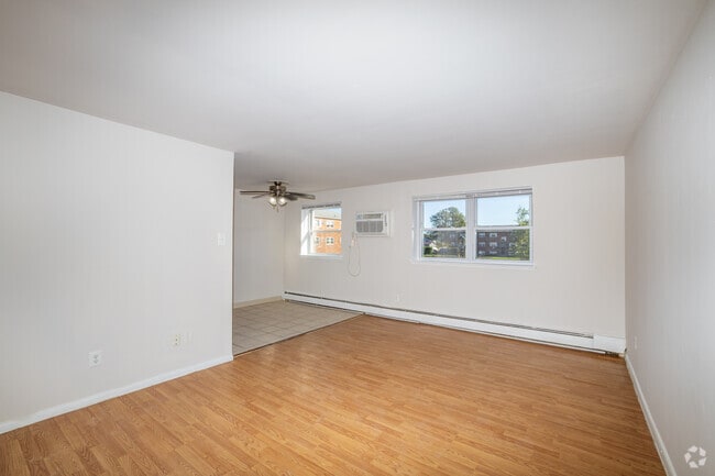 2BR, 1BA - 860SF - Living Room