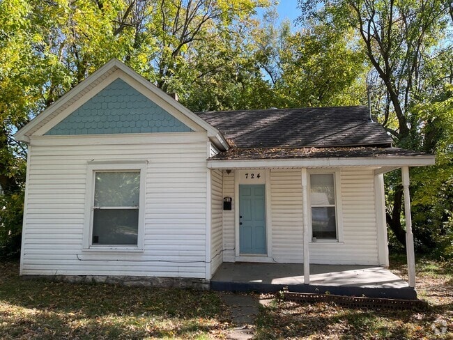 Building Photo - 2 BEDROOM HOUSE READY FOR YOU!