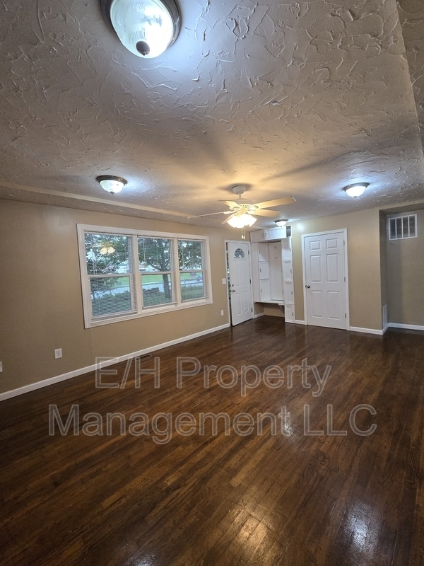 Photo - 635 N Andover Rd
