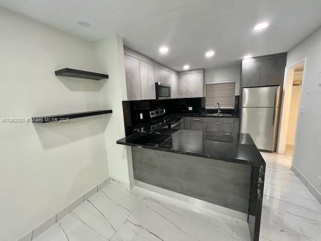 Building Photo - 5140 SW 40th Ave Unit 27C Rental