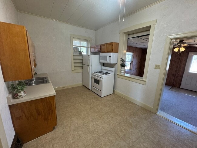 Photo - Available now 2 bed/1 bath