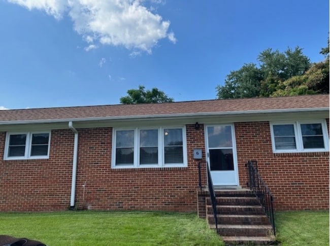 Building Photo - 168 W Braxton Foushee St Unit 168 W. Braxton-Foushee #6 Rental
