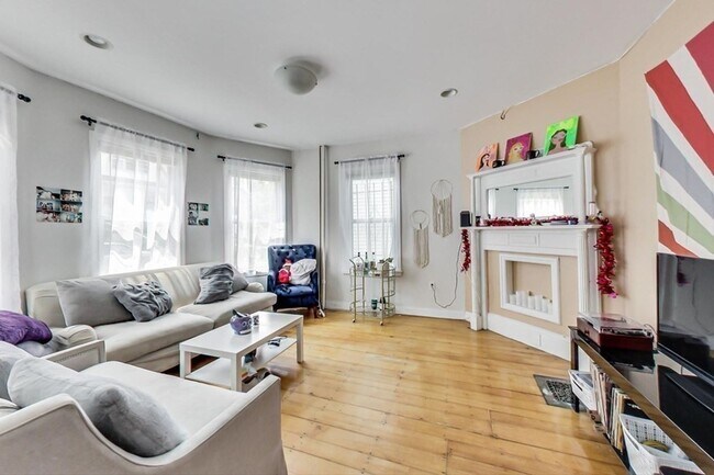 Photo - Luxury 5 Bed in Mission Hill