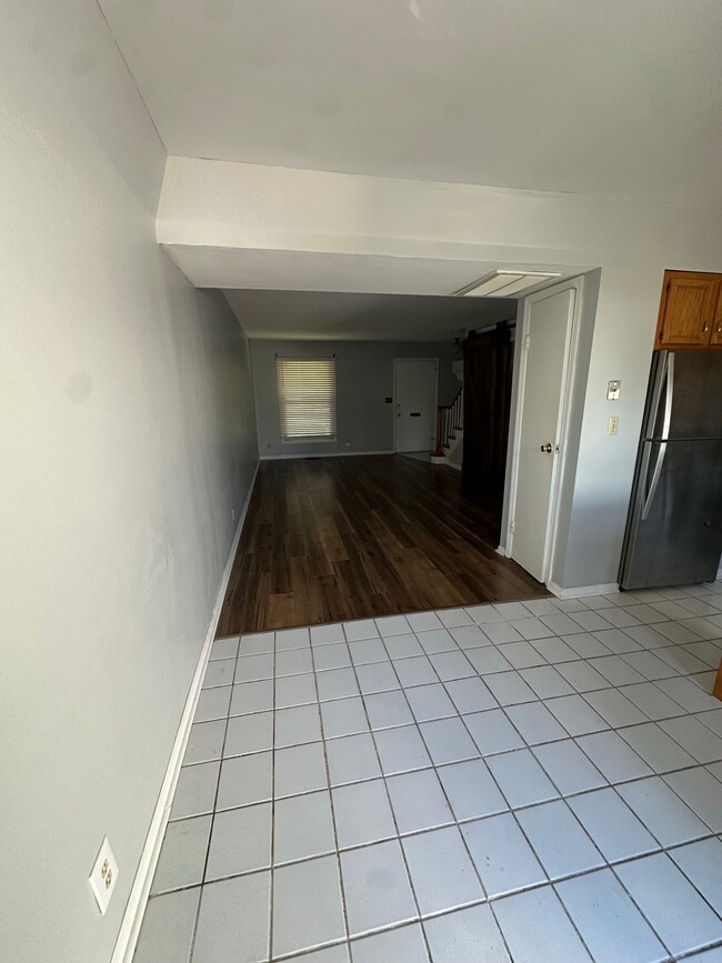 living room - 1008 Manor Ln Unit K