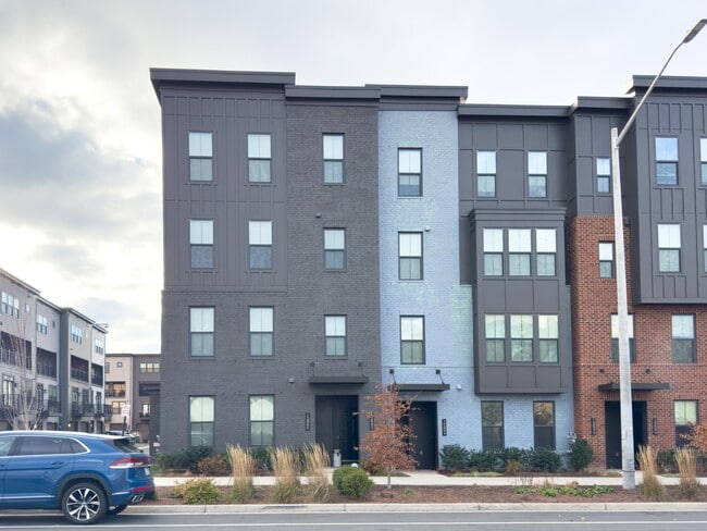 Building Photo - 12882 Sunrise Ridge Aly